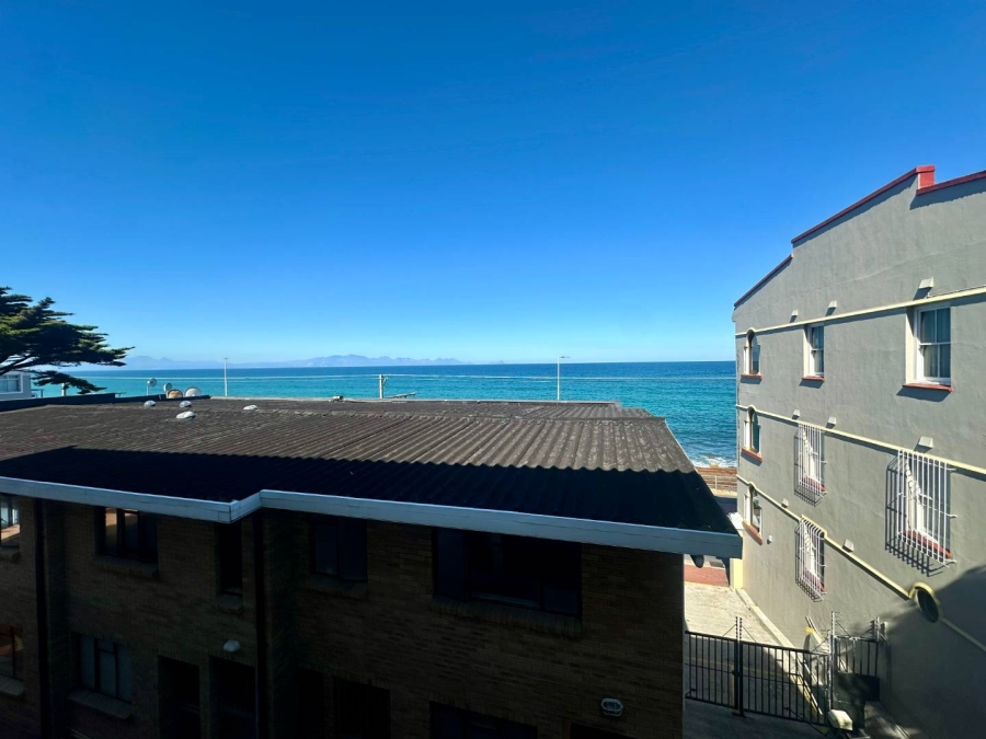 To Let 3 Bedroom Property for Rent in St James Western Cape